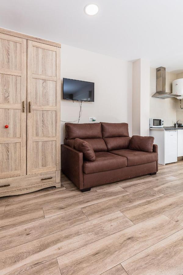 Apartamentos Lola Beach Малага Экстерьер фото