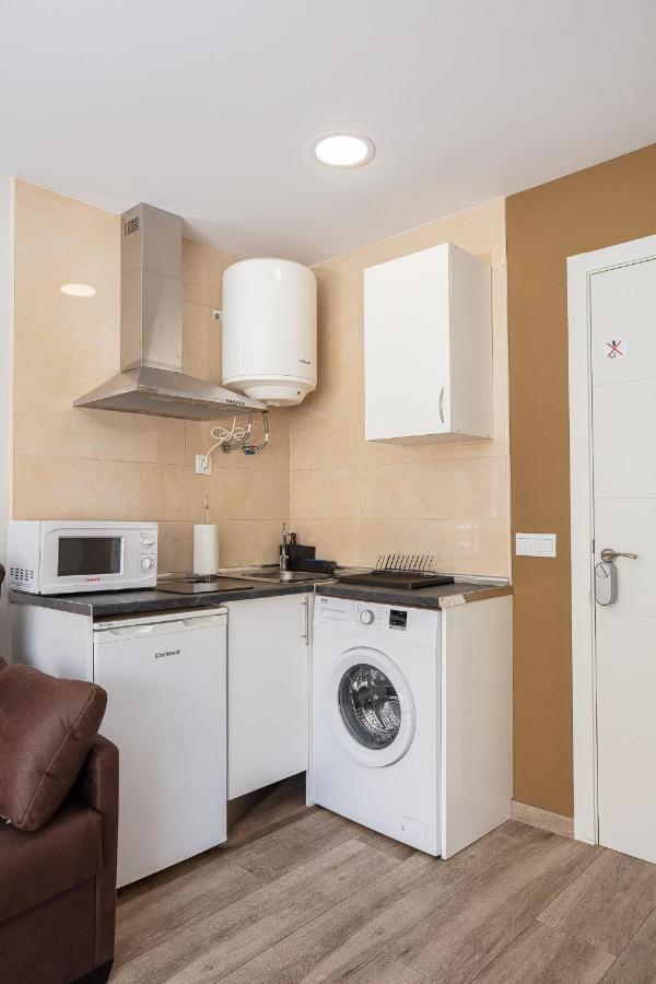 Apartamentos Lola Beach Малага Экстерьер фото
