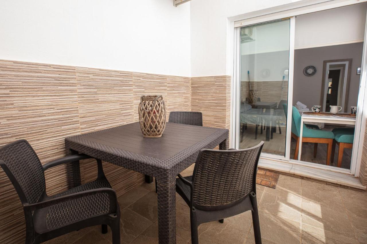 Apartamentos Lola Beach Малага Экстерьер фото