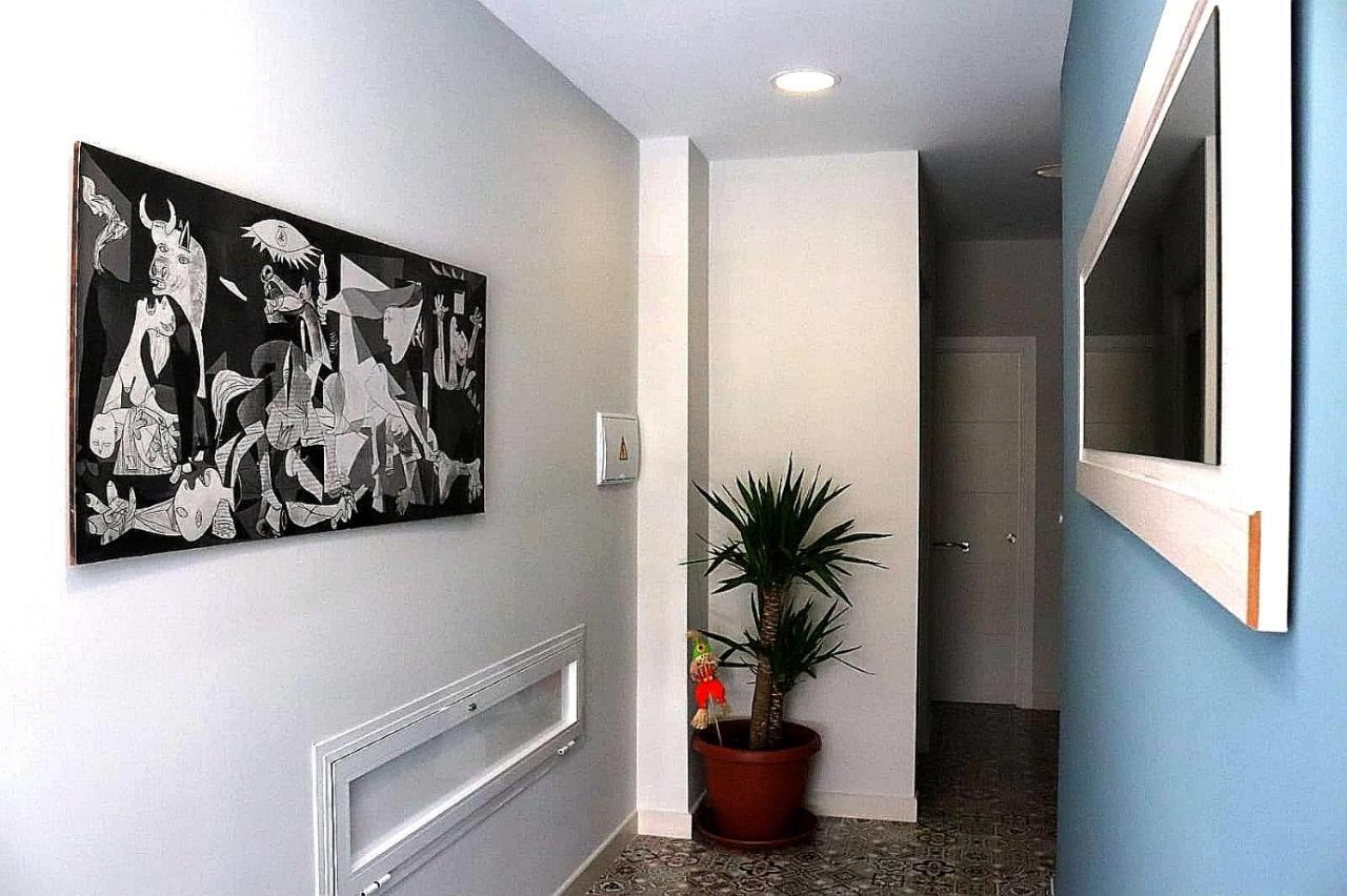 Apartamentos Lola Beach Малага Экстерьер фото